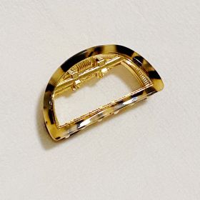 Stylish Outlined Hair Claw (Color: Light Tortoise)